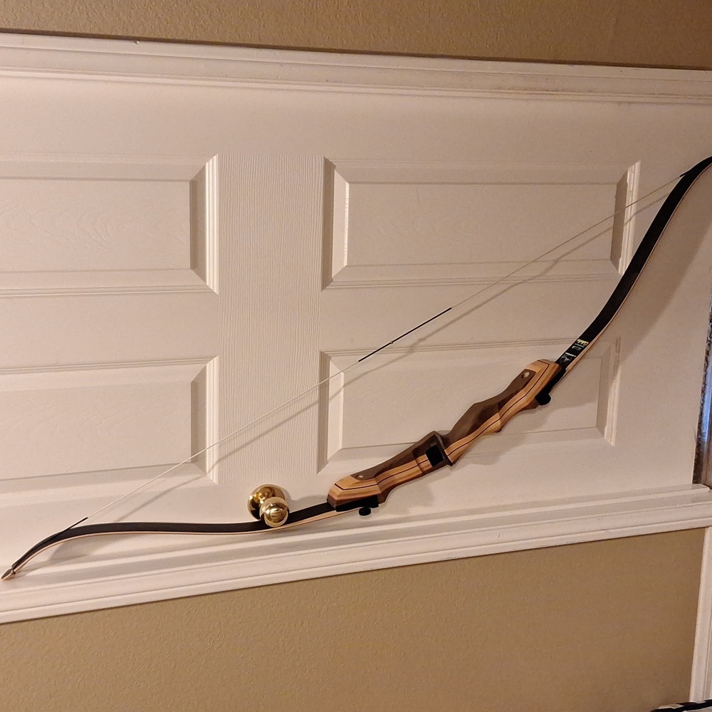 Cabelas Archery 62" Bow w/case and 3 arrows